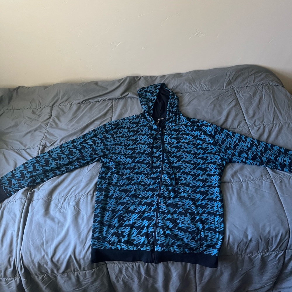 selling a Krew men’s jacket size M. Pleas call/text Zach 4077146949
